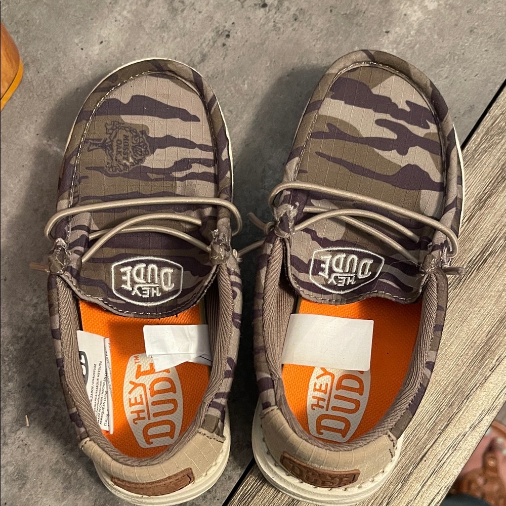 Size 10t boys camouflage Hey Dudes